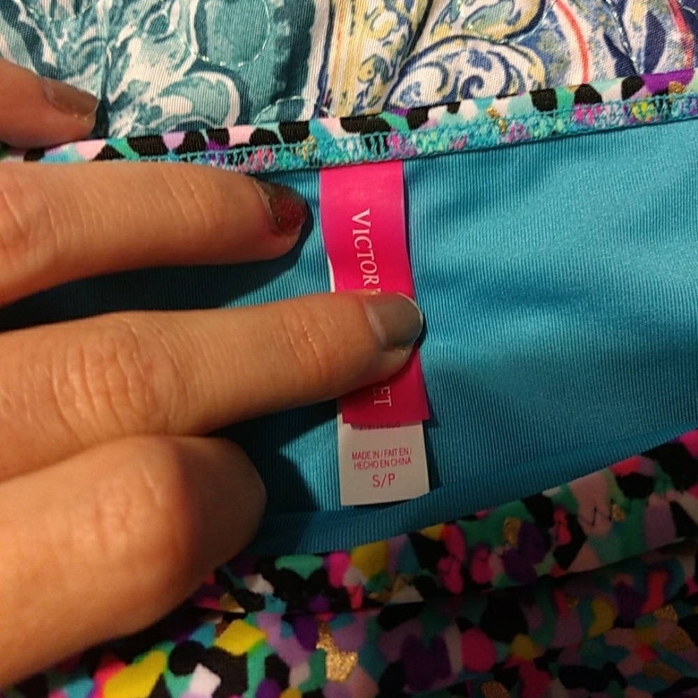 Victoria Secret - Picture 2 of 2